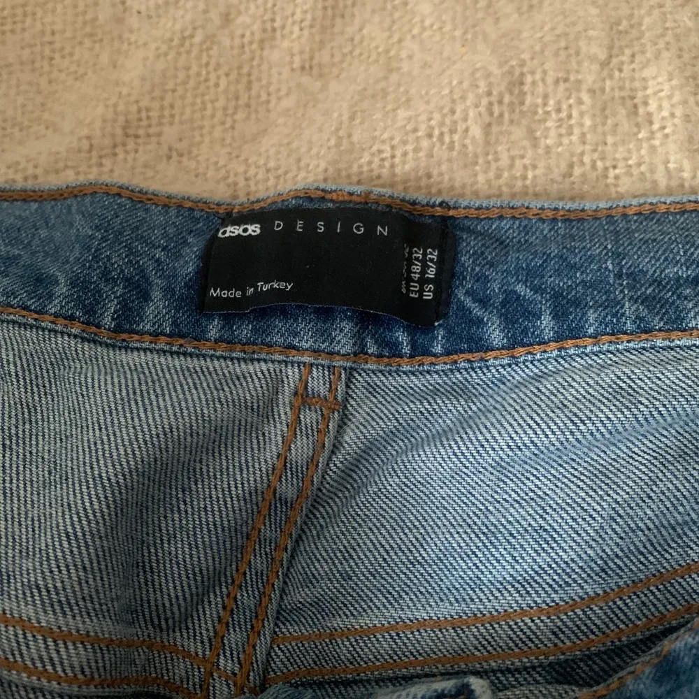 Jättefina mörkblå Jeans i fint skick! I storlek 48, 175kr inklusive frakt 💞. Jeans & Byxor.