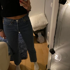 Levis jeans - Säljer mina Levis jeans då de är lite korta på mig som är 170cm.💕💗 Köpta second hand.