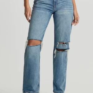 Jeans  - Helt nya säljer pga dem är för stora för mig och inte min stil nypris 600 säljer för 400 stl 42/M