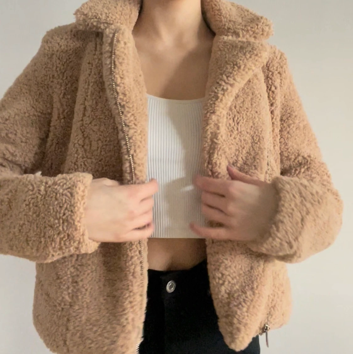 Beige (fusk)pälsjacka