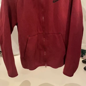 Nike tech fleece - Storlek M, bra skick. Möts upp i Stockholm eller frakta.