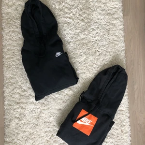 Nike hoodies - Två nike hoodies i stl s, parfekta att ha på sig innan och efter träning men också bara att gå omkring i❤️ båda köpta för ca 500-600kr st. Pris går att ändra på