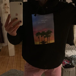 Hoodie the cool elephant stl xs - Säljer denna fina the cool elephant hoodien toppen skick           Säljer pågrund av att den inte kommer till andvändning.              Ordinarie pris 600 