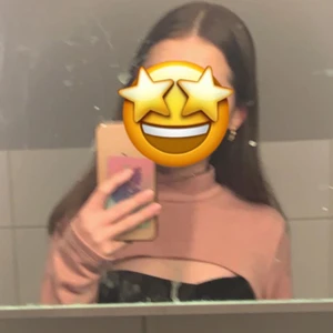 Kofta/tröja - Säljer denna tröjan eftersom den inte har användts❤️Storlek XS ❗️har rea köp 1 få 2 grejer som är i cirka samma budget❗️