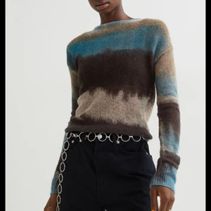 Weekday stickad tröja - Slutsåld! Sparsamt använd och i bra skick! 