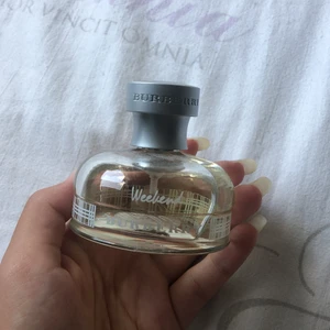 Weekend burberry parfym - Weekend burberry parfym. Oanvänd! Pris är diskuterbart