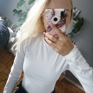 Boho tall body - Vit, långärmad body från Boho tall säljs eftersom den inte används. Bara använd en gång. 95 kr inkl frakt