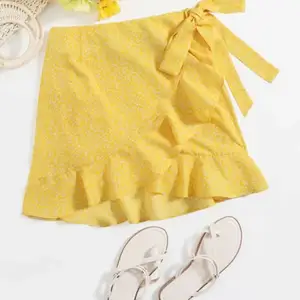 LÄGGER UPP IGEN PGA OSERIÖS KÖPARE !!!!!!!! Säljer den här jättefina gula kjolen från shein. Väldigt populär, men inte riktigt min stil💛 Köpare står för frakt