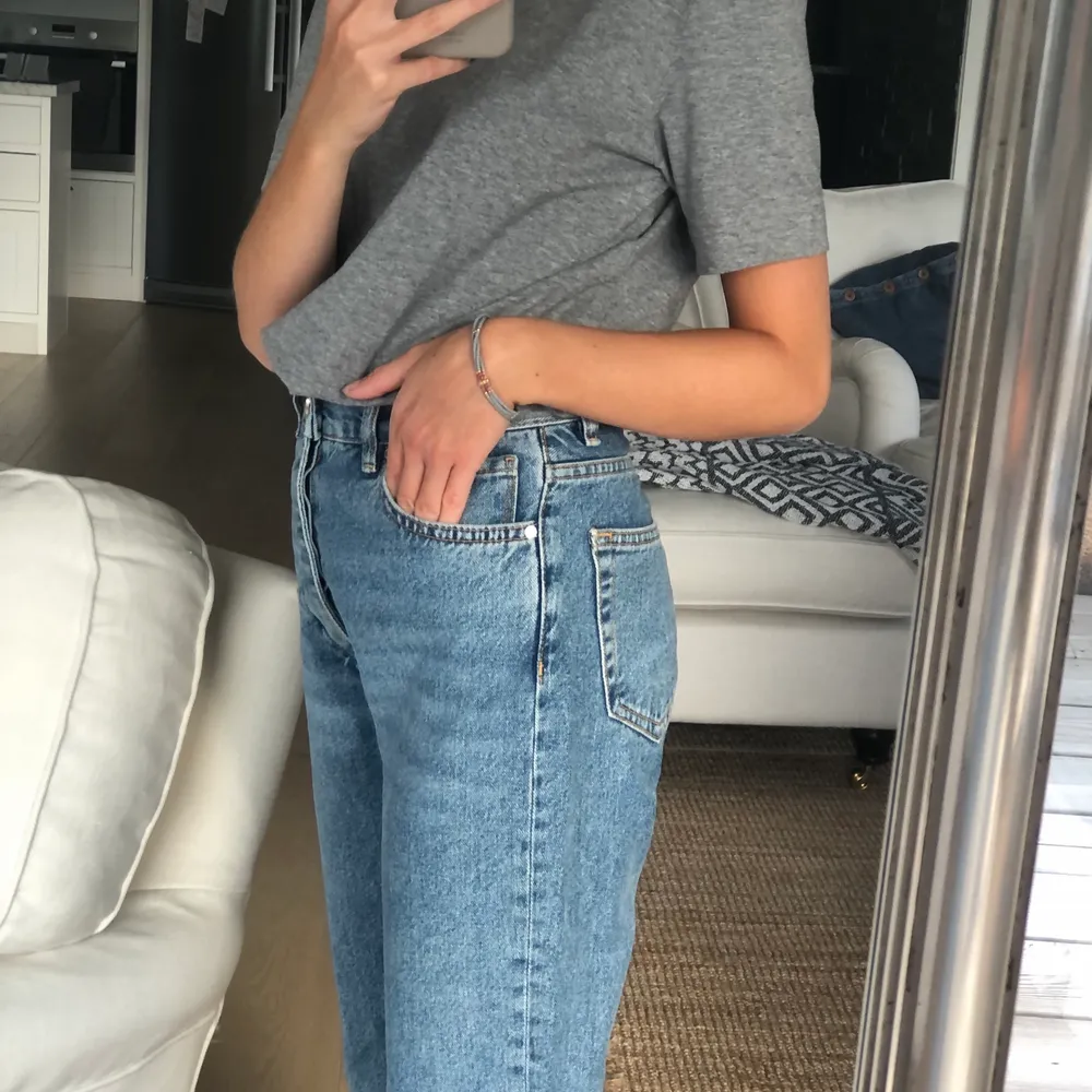 Fina mom jeans från bik bok som typ aldrig använts. Jeans & Byxor.