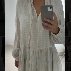 Klänning - Super fin klänning som är i ett superhärligt material😇