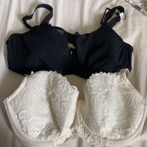 bh  - Säljer nu 2 helt oanvända bh:ar. Den svarta är i Stl 85F och den vita är i 85E. Den vita är från change och den svarta är ifrån en underklädes butik i Göteborg. Nypris för de båda är 750kr styck. Super snygga och sköna verkligen. En för 250kr eller båda 2 för 450kr. Prislapparna är kvar.  Kan gå ner i pris vid snabb affär. Priset är INKLUSIVE frakt💗