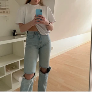 Jeans gina - Säljer mina jeans från Gina! Superfint skick, storlek 36. Säljer för 350kr ink frakt🤍🤍