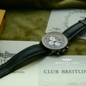 BREITLING Navitimer Cosmonaute A12022  - Breitling Navitimer Cosmo Note A12022 ★ C'est un bel objet.  Actuellement, il fonctionne sans problème, mais comme il n'a pas été révisé pour les effets personnels, nous ne pouvons pas être tenus responsables des problèmes qui pourraient survenir ultérieurement.  Dans ce cas, veuillez faire votre propre entretien.  Veuillez noter que nous ne sommes pas responsables des dommages causés pendant le transport.  Paiement  Nous acceptons uniquement les paiements virement bancaire. Retour accepté