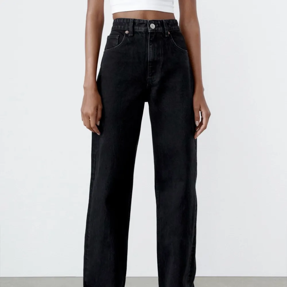 ”Jeans Wide Leg Full Length” från Zara. Helt oanvända med lappar kvar.. Jeans & Byxor.