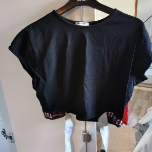 Croptop - Fin croptop som man knyter. 