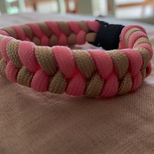 Armband - Detta armband är i väldigt bra skick, jag använder det inte så ofta så jag säljer det. Kontakta om ni vill ha fler bilder. Köparen står för frakt 📦 