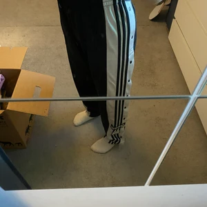Byxor - Använda men bra skick från adidas