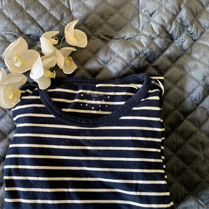 Nattlinne från polarn och pyret  - Ett jättefint nattlinne som tyvärr inte kommer till användning då jag har annat set därifrån. Väldigt bra skick och är i storlek S. Skriv direkt om ni har frågor så svarar jag så snabbt jag kan. Säljer för 180kr