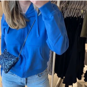 Luvtröja - Säljer denna hoodie för den ej kommer till andvändning ❤️jätte skön o fin