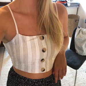 Topp - Fin topp från Gina tricot, använt 1 gång. Köparen står för frakt💕