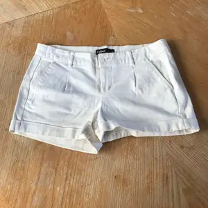 Supersnygga och sköna shorts. Vita och somriga 