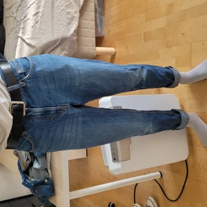 WEEKDAY Jeans SUNDAY - Jeans från WEEKDAY modell SUNDAY. Otroligt snygga!! mina favoriter men har blivit för små nu nypris: 499