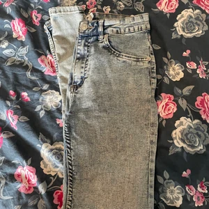 Jeans  - Ett par super fina och sköna skinny jeans. Säljer dom då jag har för mycket