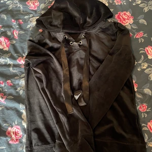 Hoddie  - En väldigt mysig luvtröja säljer den då jag aldrig använder den