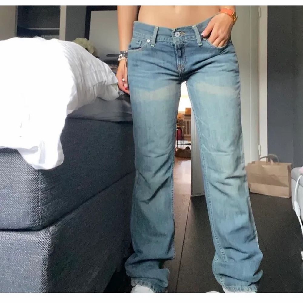Lågmidjade Levis jeans . Jeans & Byxor.