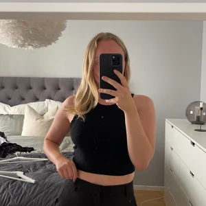 Topp från SHEIN - Croppad topp från SHEIN i storlek L, skulle säga passar xs-m. Köparen står för frakten 🥰