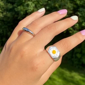 Sterling silver ringar  - Superfina trendiga och justerbara ringar pläterade i sterling silver, finns att köpa hos tinsel.se 🥰