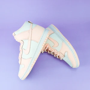 Nike Dunk High ”Crimson Tint”  - Brand New. 