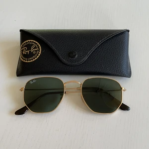 Rayban solglasögon. - Rayban glasögon i modell Hexagonal. Använd fåtal gånger. Bågbredd 132.