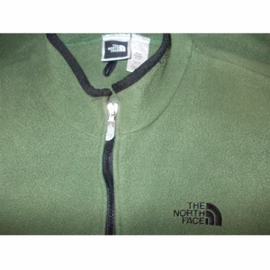 The north face väst - Grön the north face väst i väldigt fint skick:)