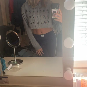 En Hoodie  - En hoodie som jag har klippt själv. Den är ifrån hm. Säljer för får ingen användning för den! För fler bilder eller frågor är det bara att fråga!❤️