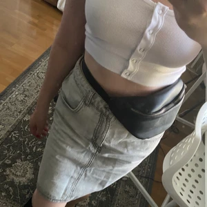 Svart magväska - Inga skavanker alls, justerbart bälte 