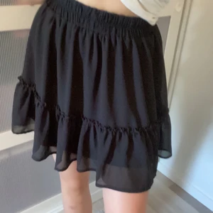 Kjol - Super söt kjol från new yorker! Helt oanvänd med prislappen kvar💗 stolek xs men passar s! Säljer för 100kr köparen står för frakt