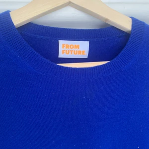 From Future  - Intressekoll!! Cashmire tröja från From future i storlek S. Köpt för 1190kr och säljer för 550+frakt (kan eventuellt mötas upp i Stockholm).🥰