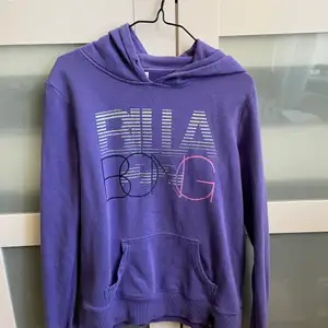 En lila hoodie som inte kommer till användning. Passar S/M💕