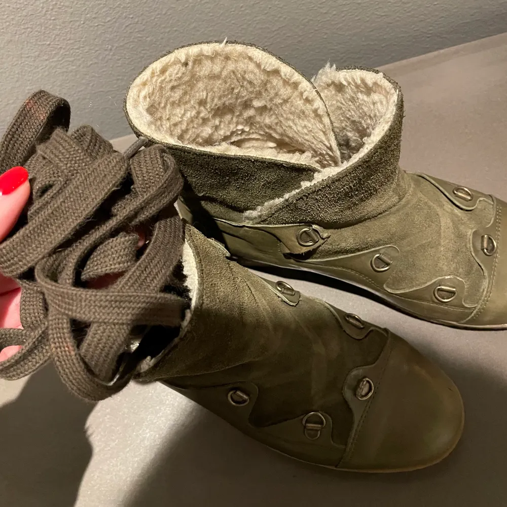 Gröna vinterkängor ifrån ganni i modellen ”masha texas boots” köpta för cirka 2000. Snören finns med!. Skor.