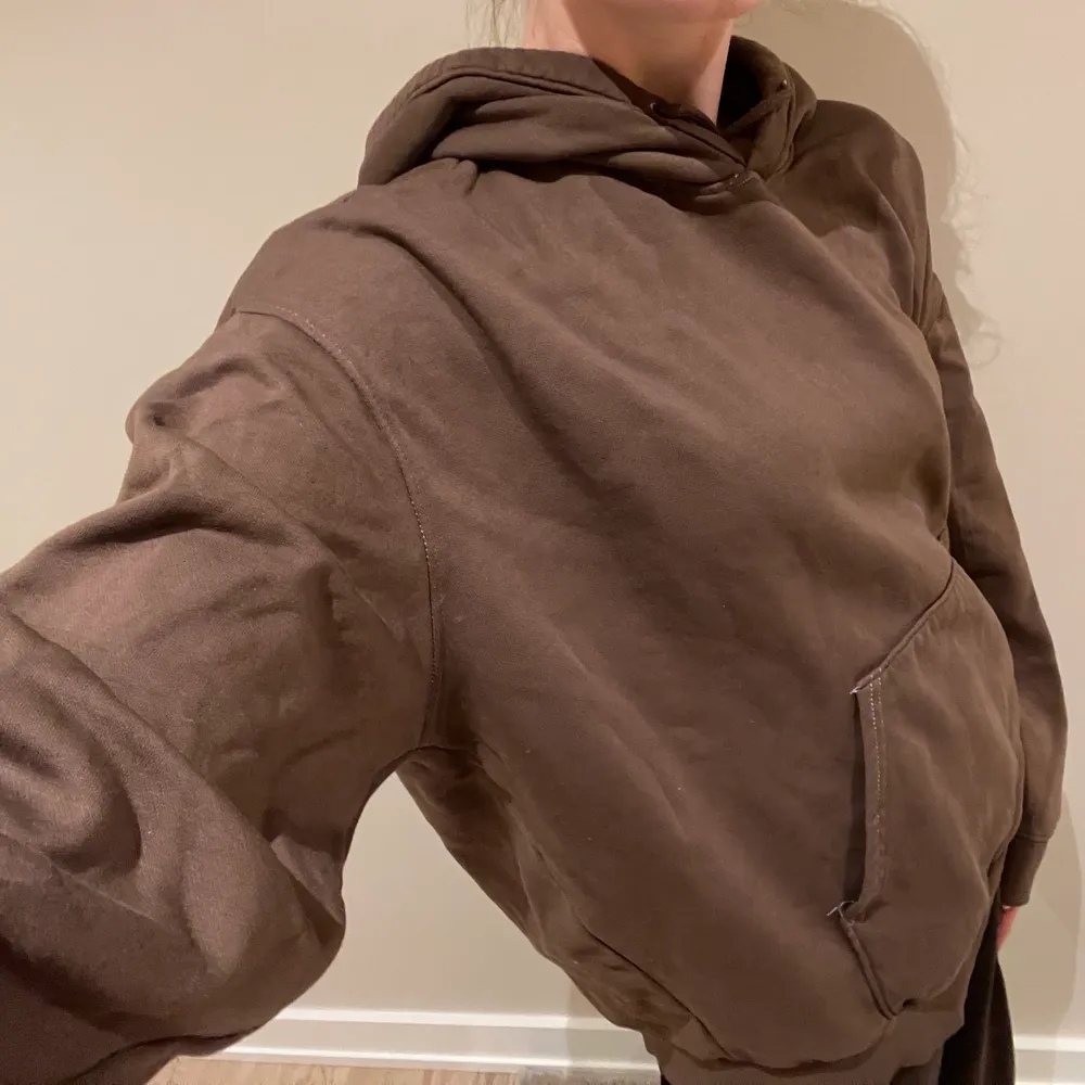 En brun hoodie från The Weeday i storlek M☺️. Hoodies.