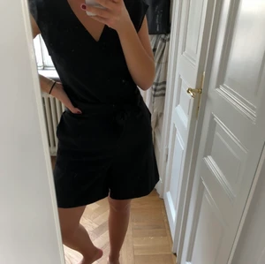 Byxdress Vila - Byxdress från vila strl 36