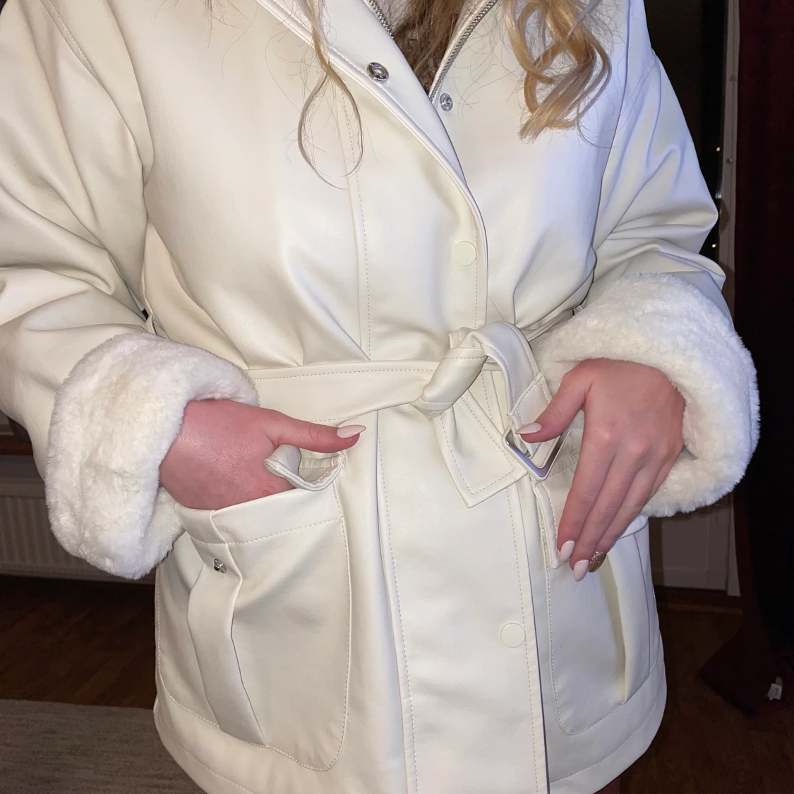 Skinnjacka med fuskpäls NAKD