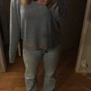 Randig zara tröja  - Randig tröja ifrån zara. Använd men i gott skick. Storlek M. 100 kr eller bud. Köparen står för frakten❤️