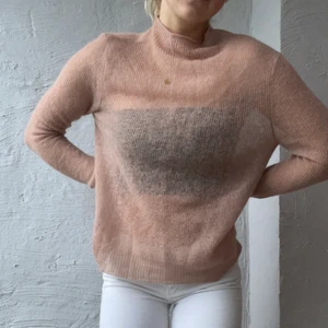 filippa K stickad tröja - otroligt fin stickad tröja från filippa K! aldrig använd💞