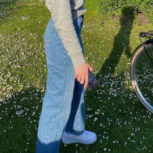 NAKD jeans - Superfina jeans från NA-KD, köpte för ca 2 år sedan men de är knappt använda🤍 Storlek 36. Skriv bara för fler bilder, eller för referensbilder hur de ser ut på🤍