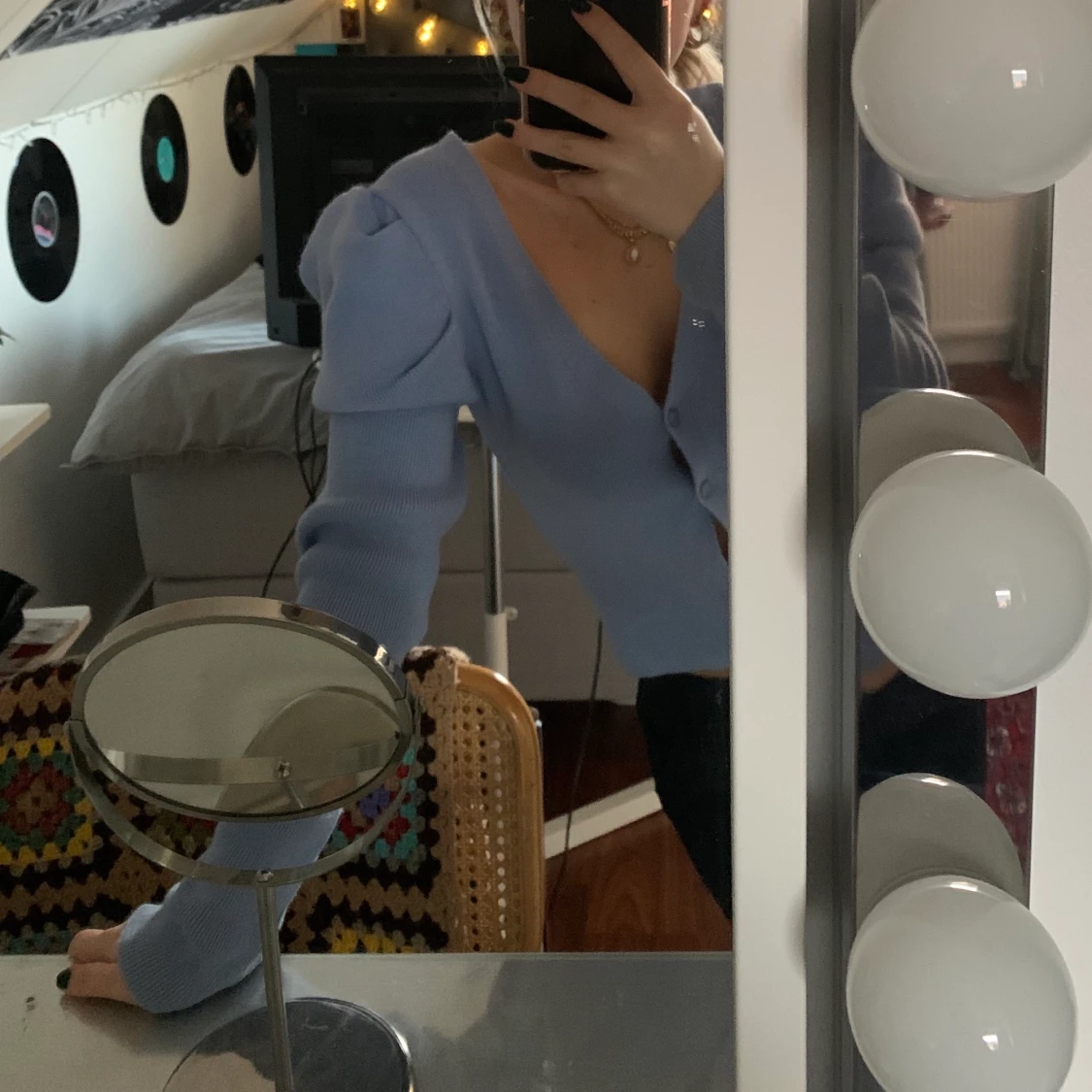 stickad kofta med puff armar