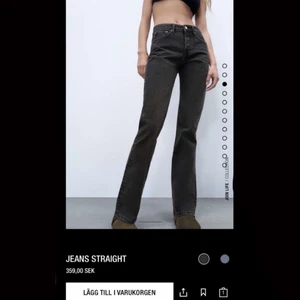 Lågmidjade jeans  - Säljer mina skit snygga lågmidjade jeans då dom inte passar mig som jag hade hoppats. 359 nypris i storlek 36.❤️❤️hör av er vid intresse! Budgivning om fler är intresserade!!