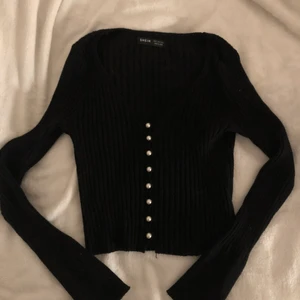 Tröja - Söt tröja från SHEIN. Storlek S men den är väldigt stretchig. Bra skick bara använd ett fåtal ggr. Köparen står för frakt❤️
