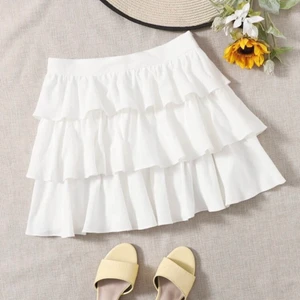 Volangkjol i st xs  - En väldigt fin kjol som passar både xxs å s skulle jag säga. Endast PROVAD på så den är så gott som ny, original priset är 139 och den är ifrån SHEIN. Kvaliteten är inget att oroa sig för!😚💞💗🎀